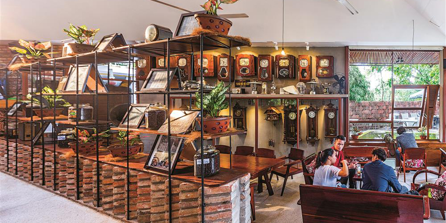Quán cafe có thiết kế mái ngói đẹp mắt và sáng tạo tại Hà Nội